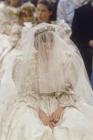 10 Hidden Details You Didn T Know About Princess Diana S Wedding Dress Princess Diana Wedding Princess Diana Wedding Dress Diana Wedding Dress