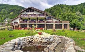 Piscina exterioara este incalzita si. Tabara Valea Lotrului Pensiunea Valahia 4 7 Nopti Echi Arhivat