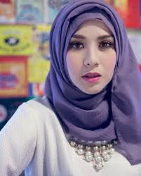 Tak lama kemudian zaskia adya mecca membukakan gerbang, aku pun memasukan mobilku, huuuuh.sungguh megah rumahnya, wanita mungil ini sangat cantik sekali dengan pakaian baju lengan. Zaskia Adya Mecca Cantik Elegant Humble Solehah Style Hijab Nya Semua Nya So Inspiring Jilbab Cantik Gaya Hijab Kursus Hijab