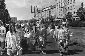 Rostock Umzug Durch Reutershagen Zum Fischerfest Am Schwanenteich Foto Rudi Welke Rostock Hansestadt Rostock Hohe See
