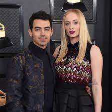 Check out this biography to know about her birthday, childhood, family life. Sophie Turner Slams Paparazzi For Taking Pics Of Her Infant Daughter E Online Deutschland