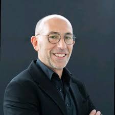 Vincent Pérou à la tête de Lexus France, Xavier Riva rejoint Toyota  Financial Services