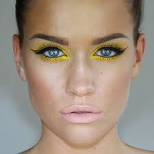 Pin By Karina Geovanna Cascante Perez On Fashion Forecasting Project Yellow Eyeshadow Intense Eyeshadow Eyeshadow Looks