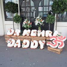 Hindu funeral rites will vary among families and locations, but here are some common customs: Hindu Funeral Tributes Katherine S Florists