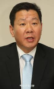 Solomon Group Chairman Ha Yong-hwa, who served as the president of the  World Korean International Tr..
