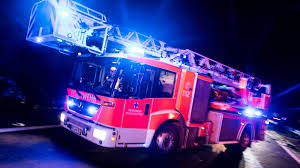 Nun entspannt sich die lage Brand In Dortmund Bettlagerige Frau Bei Feuer Durchs Fenster Gerettet