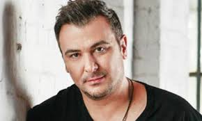 Θεωρείται ένας από τους πιο εμπορικούς έλληνες τραγουδιστές και οι δίσκοι του έχουν γίνει πολλές. Eikona Sok Deite Pws Exei Ginei O Antwnhs Remos Europost Gr