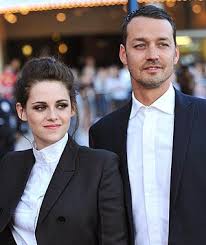 Selingkuh dengan Kristen Stewart, Ruppert Sanders Masih Cinta Istri :  Okezone Celebrity