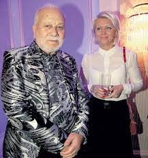 Народного артиста россии и болгарии бедроса киркорова, отца эстрадного певца филиппа киркорова, госпитализировали. Bedros Kirkorov Biografiya Informaciya Lichnaya Zhizn Foto Video