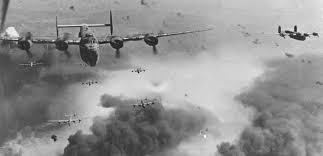 ⚜На 13- ти септември 1943 г. се провеждат англо-американски бомбардировки  над Стара Загора, Горна Оряховица и Казанлък. Общият брой на загиналите  невинни българи, от всички бомбардировки над български градове, е 4208 души,