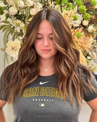 Caramel honey 🍯 balayage with subtle face framing money pieces for this beauty