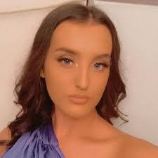 Lou Beard's Instagram, Twitter & Facebook