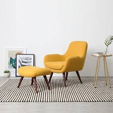 Fauteuil tres confortable en velour de la collection cosy, couleur moutarde s'assosiant parfaitement avec les couleurs beiges et vert; Quel Fauteuil Jaune Choisir Pour Illuminer La Deco De Son Sejour