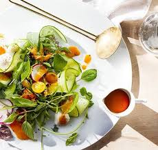 Recette De Vinaigrette Aux Tomates Et Au Basilic Vitamix In 2020 Basil Vinaigrette Tomato Basil Basil Vinaigrette Recipe