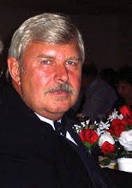 Kim Ewing's Instagram, Twitter & Facebook