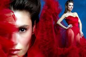 Rıza kocaoğlu 'nun, eski rol arkadaşı hazal subaşı 'ndan ayrıldıktan sonra ' arka sokaklar 'ın 'zeliş' karakterini oynayan yüsra geyik 'le yakınlaştığı öne sürülmüştü. Yusra Geyik Ve Riza Kocaoglu Ask Mi Yasiyor Guzel Oyuncudan Aciklama