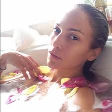 16 Celeb Inspired Products That Will Keep You Relaxed All Fall Thinking About Trading Your Shower For A Jennifer Lopez Makeup Jennifer Lopez Celebrity Selfies