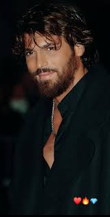 Eccolo qua 😍❤️ New foto! #Repost corazon_yaman 🇪🇸 #CanYaman