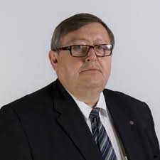 Absolwent wydziału prawa i administracji uw oraz centrum prawa amerykańskiego (2006 r.). Pracownicy Naukowi Wpia