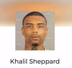 Khalil Sheppard Takes 💩