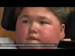 UN UNICO GRANDE ABBRACCIO PER L'ULTIMO SALUTO A BEATRICE