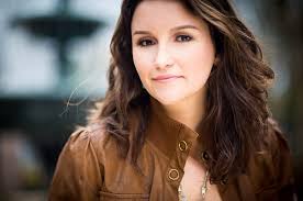 Ashton Shepherd's Instagram, Twitter & Facebook