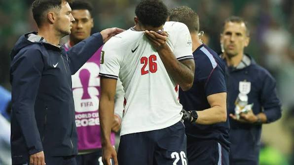 Jarell Quansah, jugador de Inglaterra, suspendido dos partidos tras la  expulsión vs México - esto
