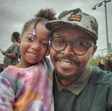 Is the Onkyo TX-NR626 a amplifier?