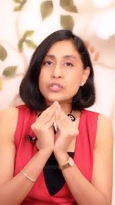 Liz Roa's Instagram, Twitter & Facebook