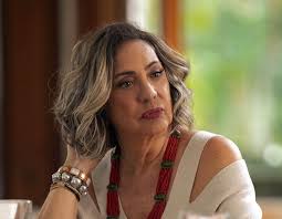 Mania de você': Berta manda Sirlei embora de sua casa. Entenda