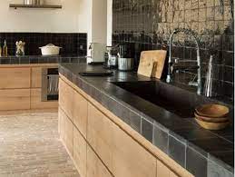Anda juga bisa memasangnya dengan posisi tidur untuk mendapatkan garis vertikal dan horisontal supaya terkesan minimalis. 13 Pilihan Keramik Meja Dapur Terbaik Bikin Dapur Kamu Semakin Cantik Rumah123 Com