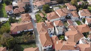 Οι προσπάθειες έχουν επικεντρωθεί σε παλαιοχώρι, άγιο γεώργιο και στο όρος πατέρας όπου έχει ανέβει η πυρκαγιά σε δύσβατο σημείο. Bolta Panw Apo To Palaioxwri Xalkidikhs Youtube