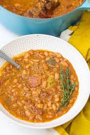 Pour in the chicken broth, water, and pinto beans, mix to combine. Comforting Southern Pinto Beans Recipe Food Fidelity