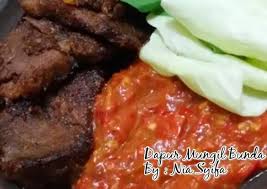 Mungkin ramai yang belum tahu, ayam penyet atau sebenarnya ayam yang dipenyek adalah salah satu makanan tradisi popular masyarakat jawa di timur indonesia dan kini, makanan ini semakin menular di kalangan rakyat malaysia. Resepi Ayam Penyet Asli Jawa Timur Bahanresepi Hestiro Com