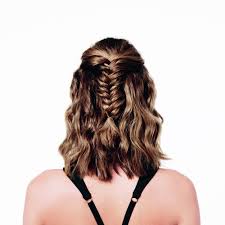 A messy style that is truly beautiful and alluring. Tuto Hairstyle The Braid Beach Waves Ladyfirst