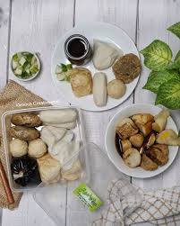 Ikan tenggiri memiliki tekstur daging yang lembut dan lengket, sehingga dapat membuat pempek lebih kenyal. Pempek Ikan Tenggiri Mix Palapa Market