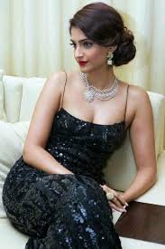 So, check out the list of top 10 most beautiful south indian actresses. Actresses In Rich Diamond Chokers Beautiful Indian Actress Most Beautiful Indian Actress Beautiful Girl Indian