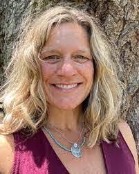 Laura Clutinger's Instagram, Twitter & Facebook