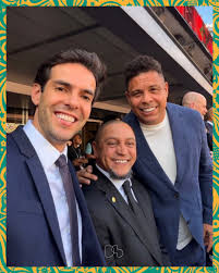 DAVA PRA COLOCAR ELES? 👀 Kaká, Ronaldo Fenômeno e Roberto Carlos tem vaga  nesse time? 🇧🇷 #CopaDoMundo #FutebolBrasileiro #SeleçãoBrasileira #Brasil