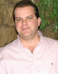 Dr. Adrian Nogueira Bueno |