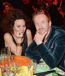 Harry potter filmlerinde ve peaky blinders dizisinde rol alan i̇ngiliz oyuncu helen mccrory, kocası damian lewis cuma günü twitter'da. At A Night Of Reggae For Save The Children Uk Damian Lewis