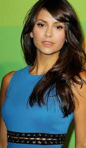 Her best known television roles are as mia jones in degrassi: Nina Dobrev The Vampire Diaries Cheveux Vampire Coupe De Cheveux Coupe Cheveux Long