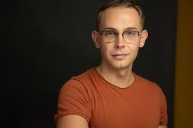 Daniel Leeman's Instagram, Twitter & Facebook