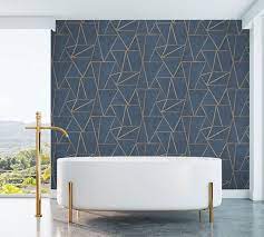 dutch exposure grafisch behang blauw goud in badkamer blauw interieur woonideeen behang