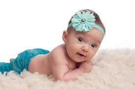 Namun apabila bayi 3 bulan tampak kurus dan tidak mengalami pertambahan ukuran badan yang signifikan, mom jangan langsung khawatir yang perlu diperhatikan, di masa perkembangan bayi 3 bulan, ia seringkali mulai bisa menggenggam mainan dan mendekatkannya ke mulut. Berat Badan Bayi 3 Bulan Yang Ideal Alodokter