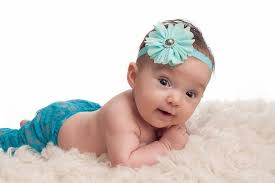 Pada usia ini si kecil juga harus pada usia 4 bulan, bayi juga seharusnya sudah bisa melakukan telentang dan tengkurap sendiri tanpa bantuan. Berat Badan Bayi 3 Bulan Yang Ideal Alodokter