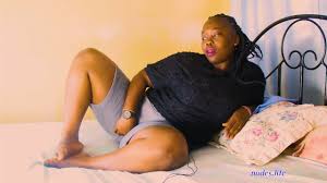 Kuma fupi - Nudes photos