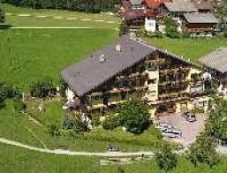 The apartment building is located in a very calm and quiet area on the northern shore of lake caldaro. Haus Seerose In Reith Im Alpbachtal Angebote Zimmer Verfugbarkeit