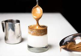 400次咖啡 紅什麼 怎麼做 咖啡粉 水 糖的比例怎麼抓 掌握 4 步驟 4 祕訣 你也能簡單成功做出 dalgona coffee coffee origin iced coffee