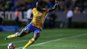Pero en 2012, su nuevo entrenador en cristal, roberto mosquera, decidió retroceder a luis como lateral derecho, debido a que el puesto de extremo ya estaba ocupado. Luis Advincula Tigres Vs Tijuana En Vivo Online Por La Liga Mx Peruanos En El Extranjero El Bocon